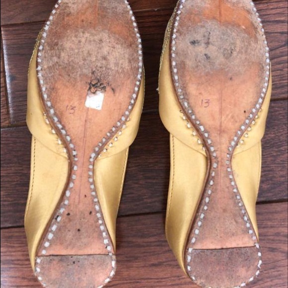 Handmade Leather Indian gold shoes - slippers - Picture 2 of 4